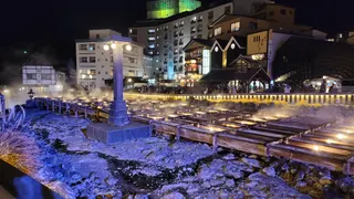 Kusatsu Yubatake at night / 夜の草津温泉・湯畑